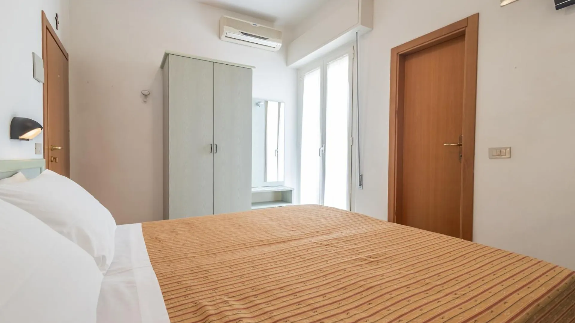 Hotel Leonardo Cattolica